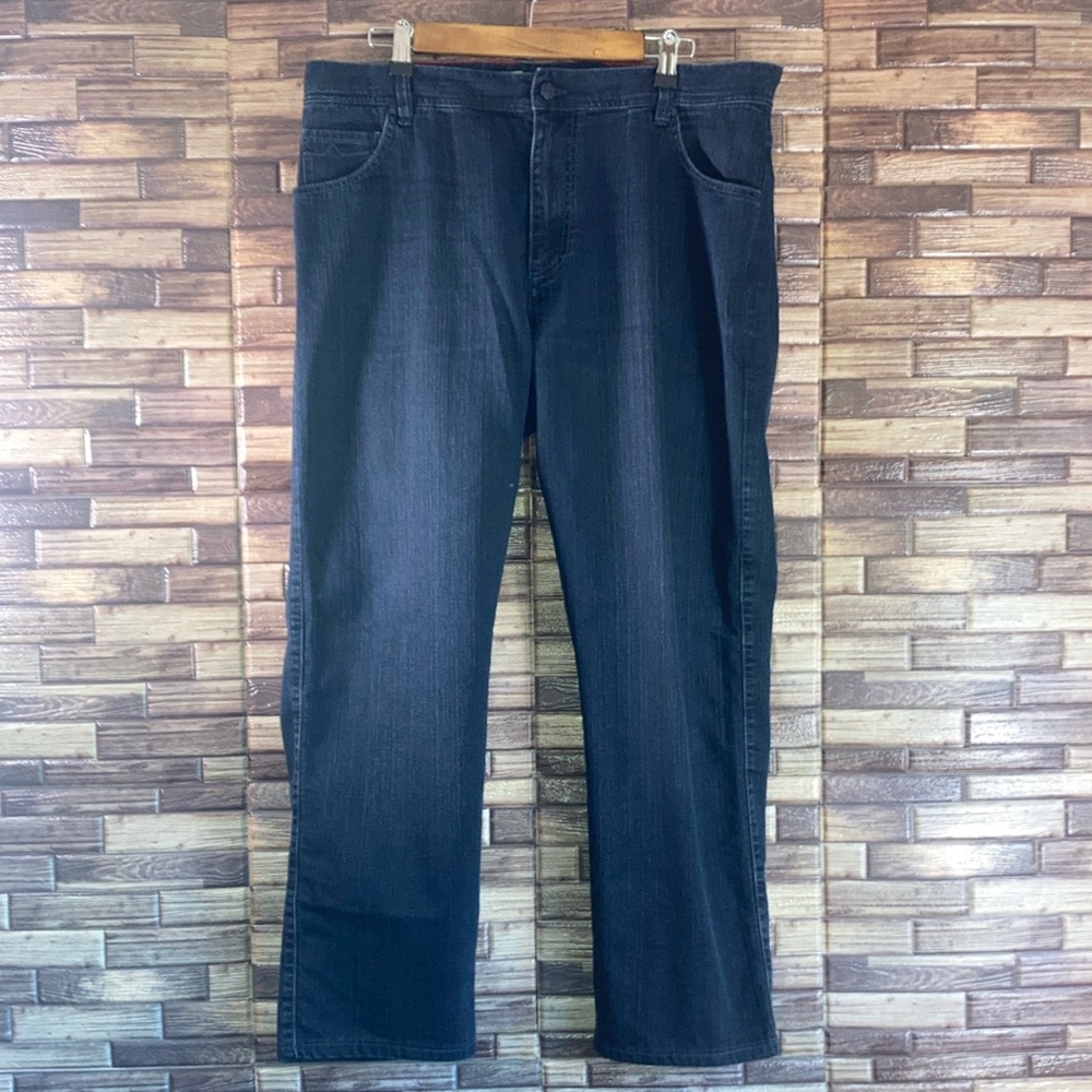 EUC Alberto Makali Men's Luxury T400 40x29